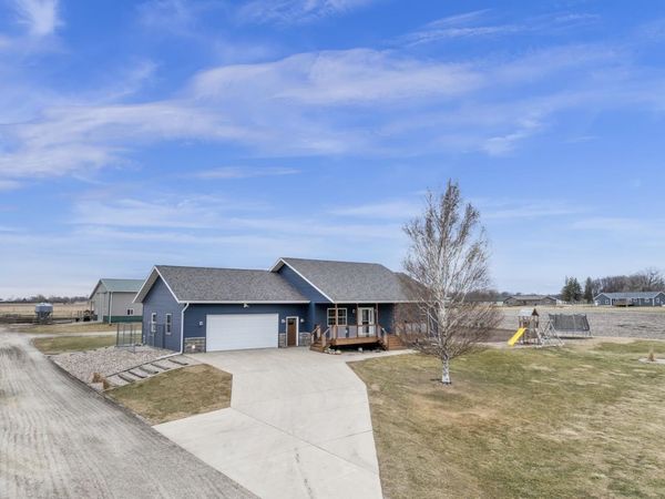 4670 360th Street , Emmetsburg, IA 50536