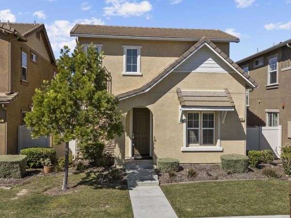 693 Nile River Drive, Oxnard, CA 93036