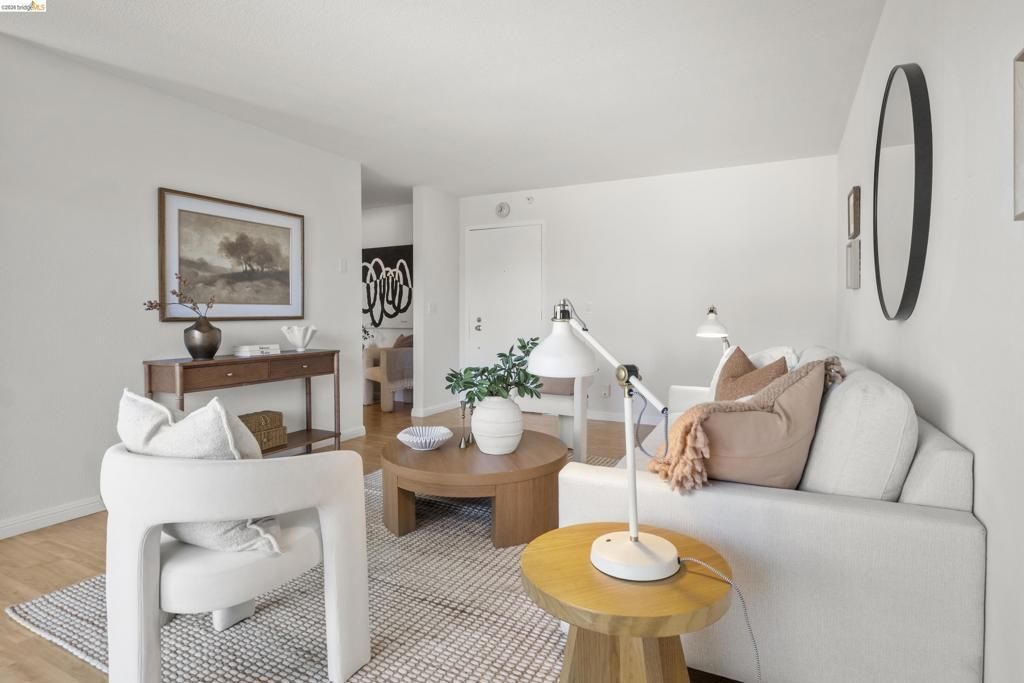 8 Admiral Dr, Unit A229, Emeryville, CA 94608 Main Photo