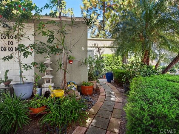 4 Via Castilla, Unit D, Laguna Woods, CA 92637