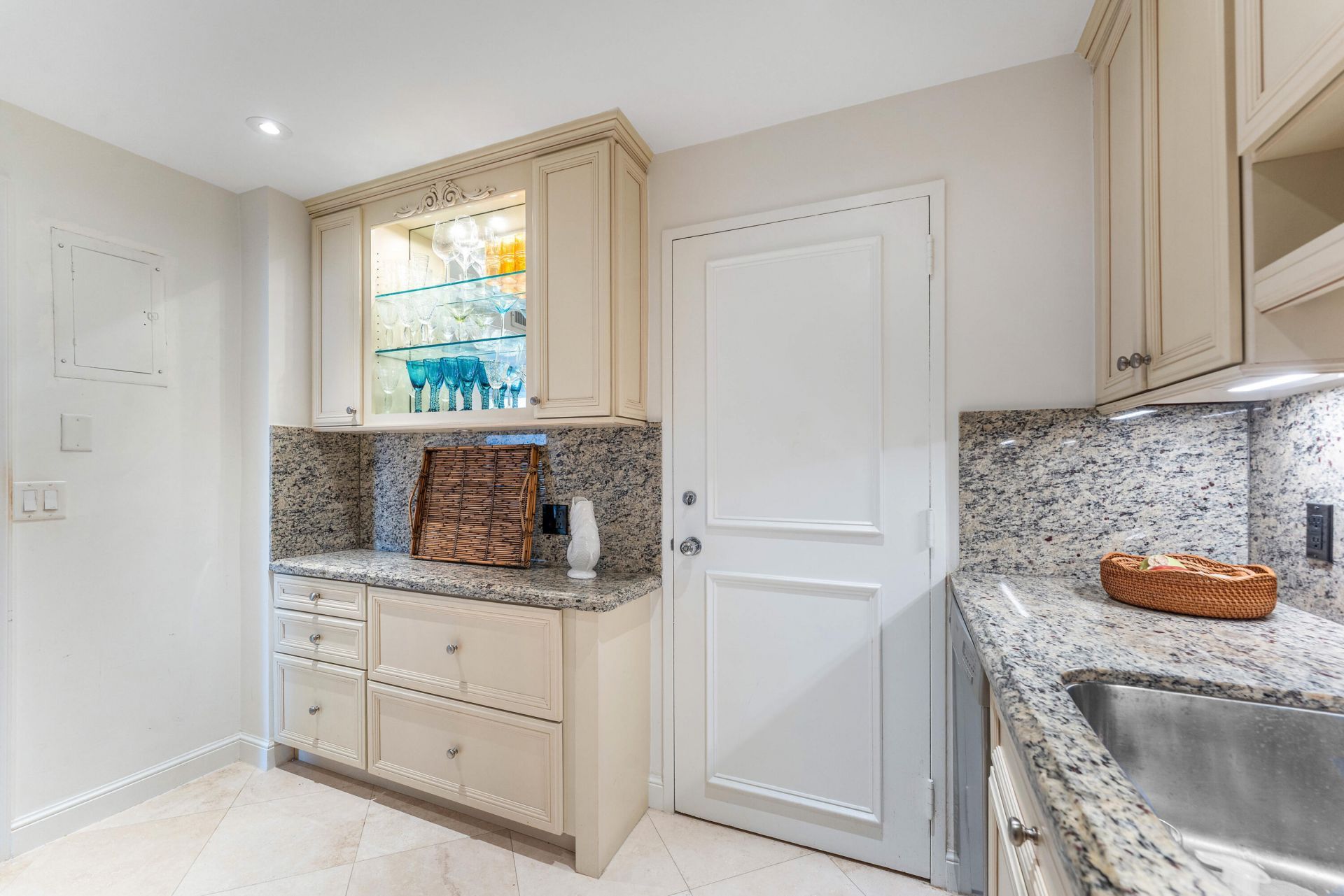 100 Sunrise Avenue, Unit 518, Palm Beach, FL 33480 Photo