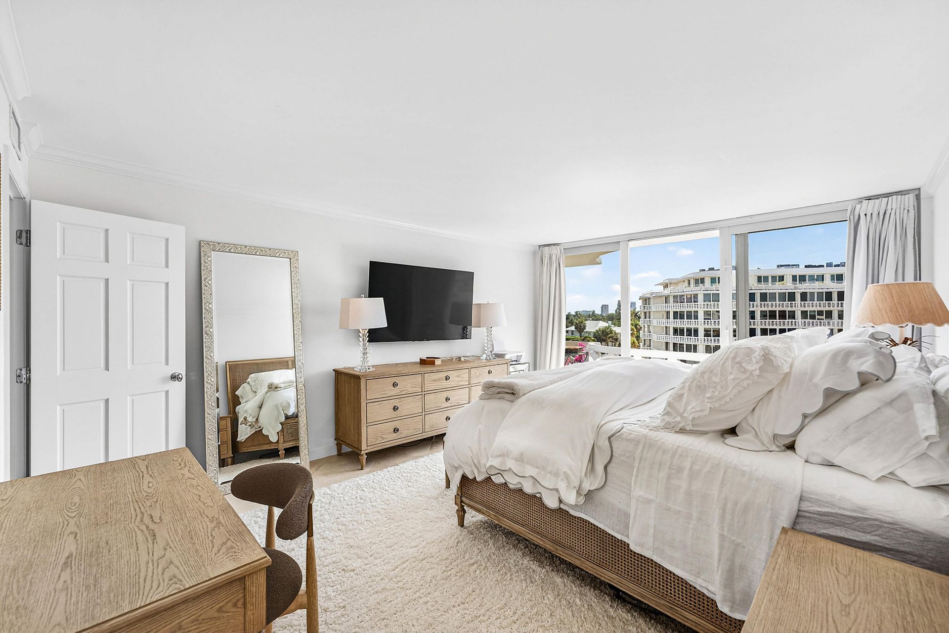 100 Sunrise Avenue, Unit 518, Palm Beach, FL 33480 Photo