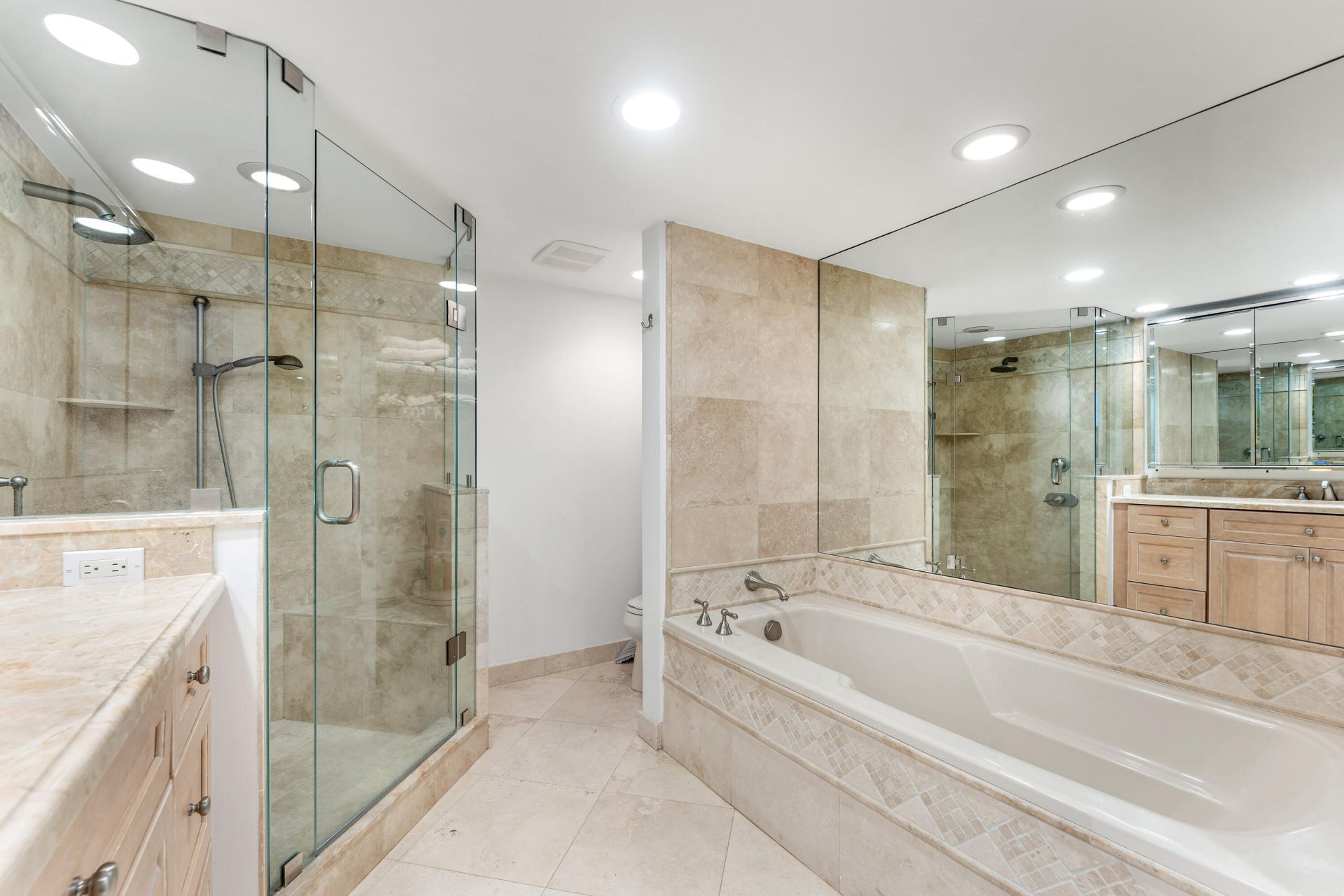 100 Sunrise Avenue, Unit 518, Palm Beach, FL 33480 Photo