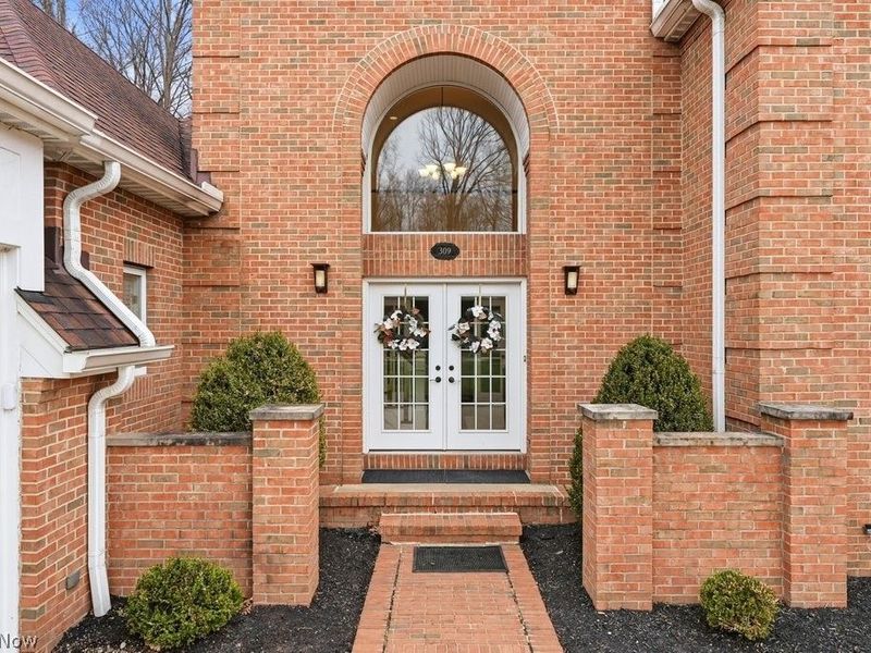 309 High Bluff , Aurora, OH 44202 Photo 5