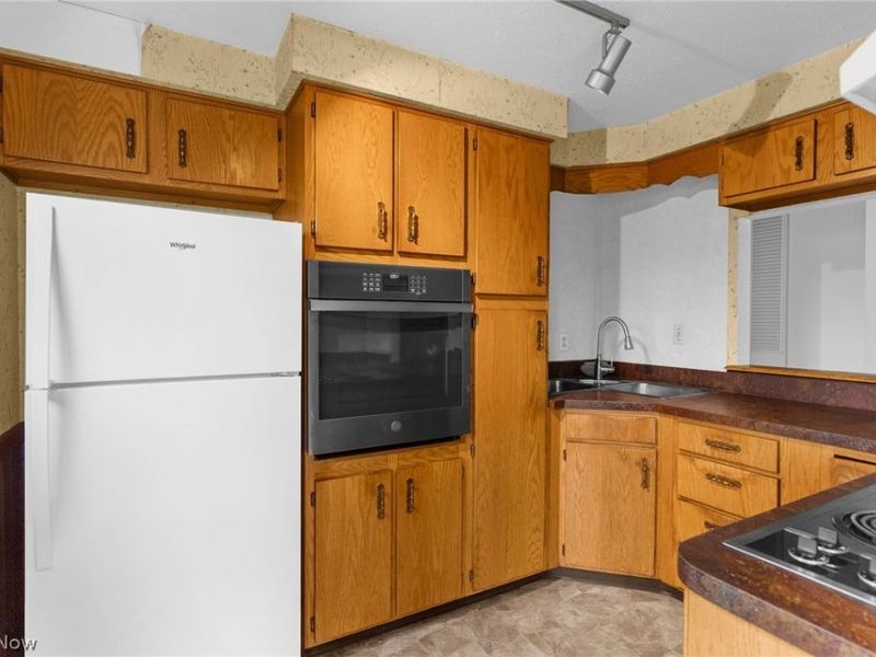 1077 S Diamond Street , Ravenna, OH 44266 Photo 10