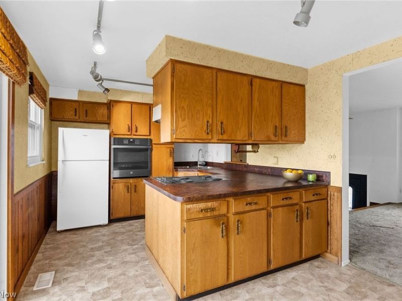 1077 S Diamond Street , Ravenna, OH 44266 Photo 11