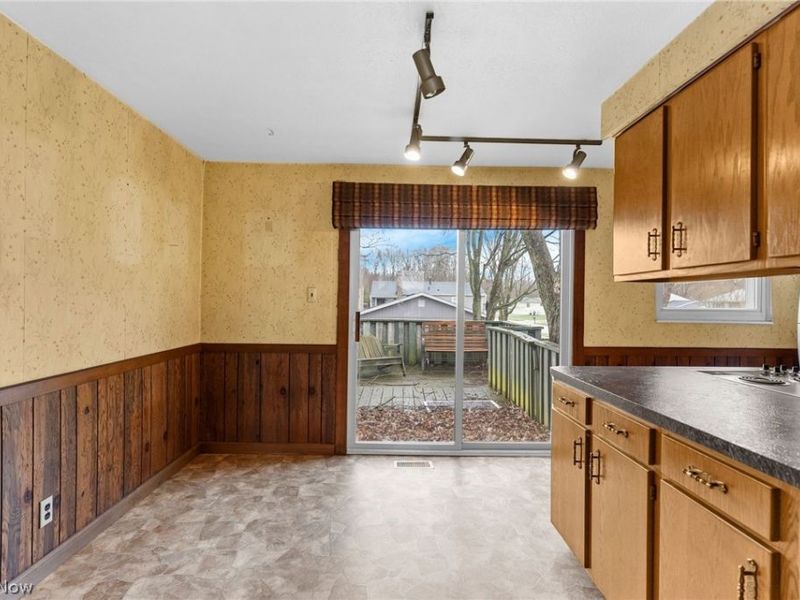 1077 S Diamond Street , Ravenna, OH 44266 Photo 8