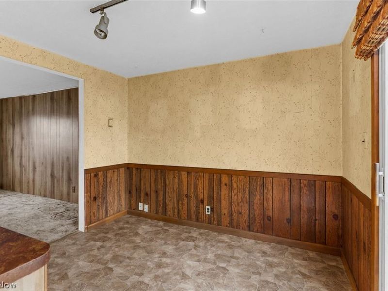 1077 S Diamond Street , Ravenna, OH 44266 Photo 9