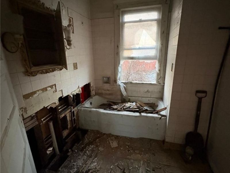 5611 Grand Avenue , Cleveland, OH 44104 Photo 6