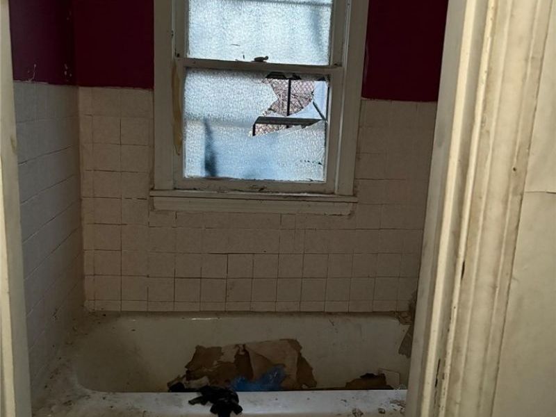 5611 Grand Avenue , Cleveland, OH 44104 Photo 8