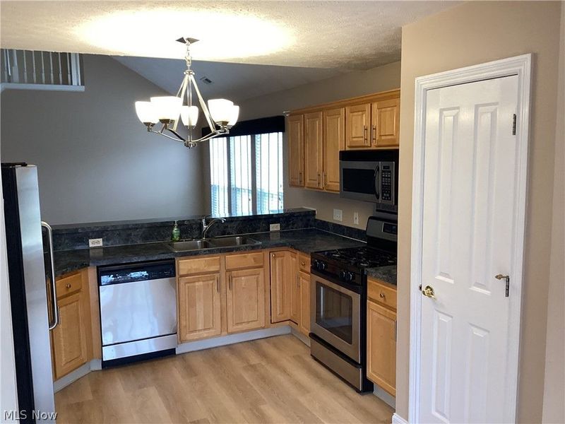 5647 N Greenway Court , Unit C, Highland Heights, OH 44143 Photo 9