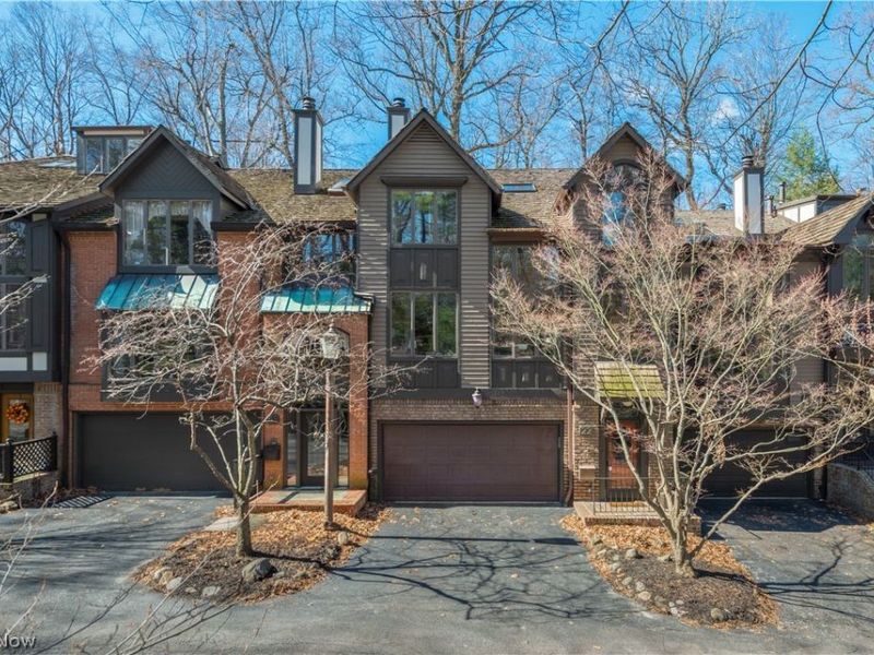 22 Hidden Valley , Rocky River, OH 44116 Photo 1