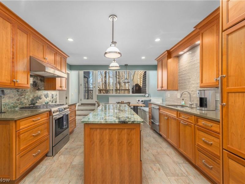 22 Hidden Valley , Rocky River, OH 44116 Photo 12