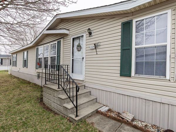 156 Ashwood Drive , Elyria, OH 44035