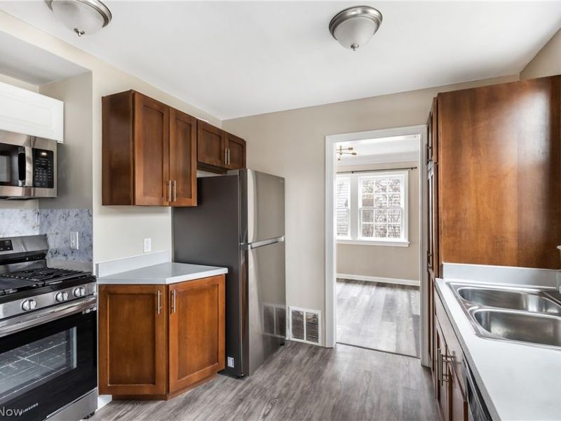 3668 Grosvenor Road , Cleveland Heights, OH 44118 Photo 6