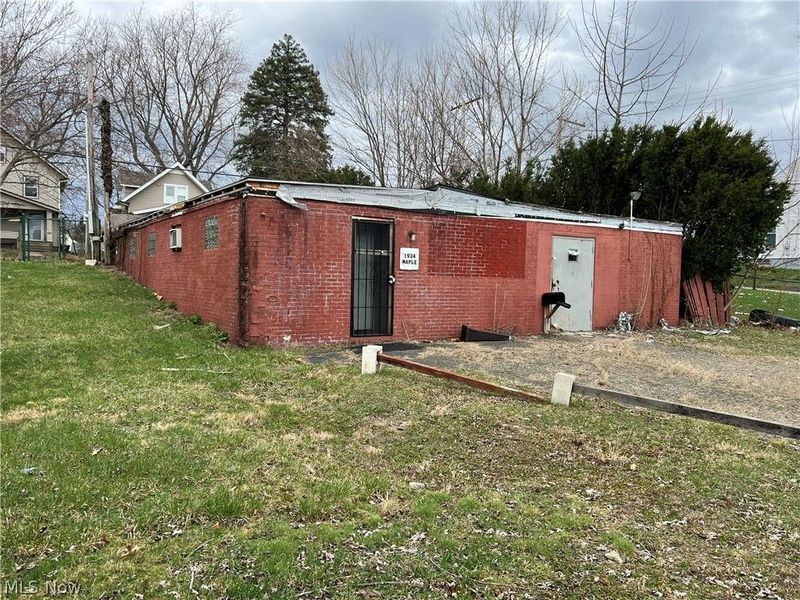 1934 Maple Avenue NE, Canton, OH 44714 Photo 1