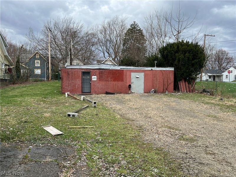 1934 Maple Avenue NE, Canton, OH 44714 Photo 2