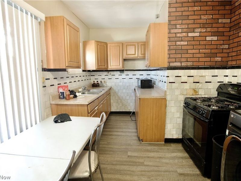 11224 Parkview Avenue , Cleveland, OH 44104 Photo 7