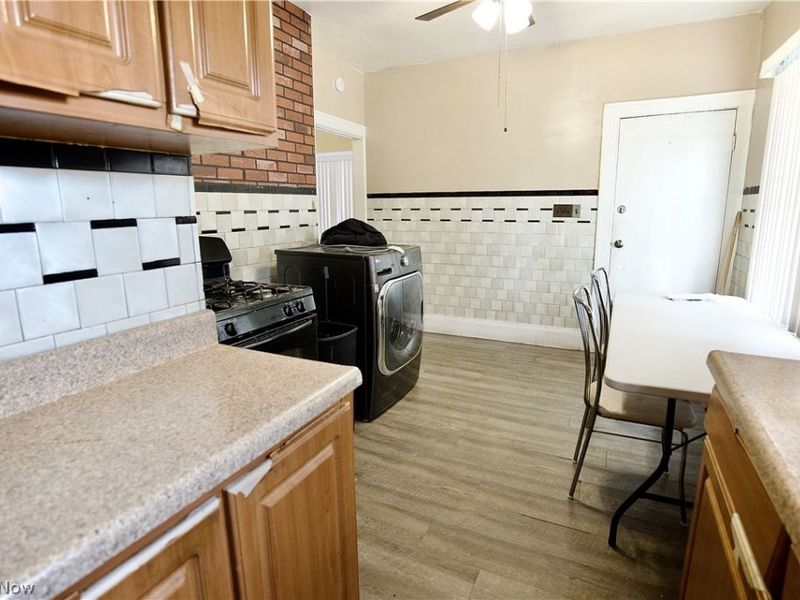 11224 Parkview Avenue , Cleveland, OH 44104 Photo 8