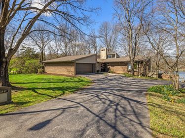 2057 Lakeside Drive, Lexington, KY 40502