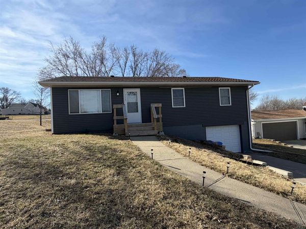 750 Main St, Akron, IA 51001