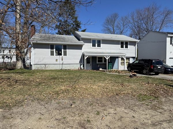 132 Commonwealth Ave, Lowell, MA 01852