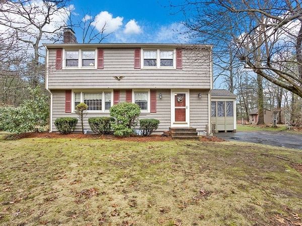 12 Beach St, Foxboro, MA 02035