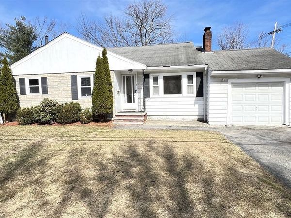 2 Carpenter Rd, Lynnfield, MA 01940