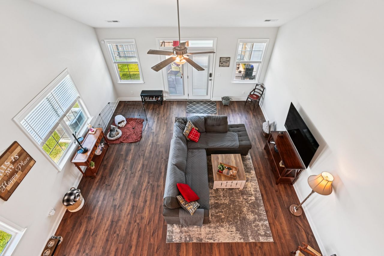 401 Stoneleigh Lane Photo 12