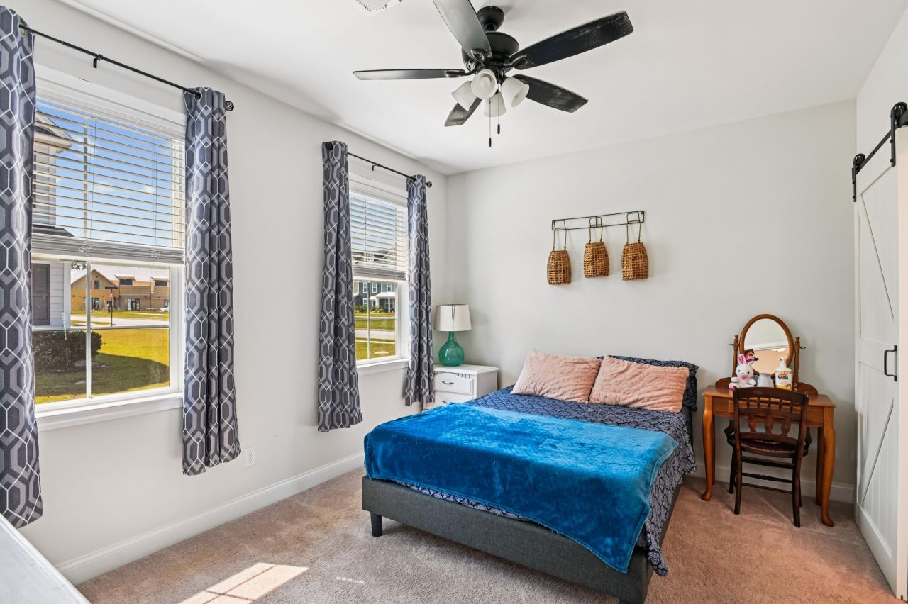 401 Stoneleigh Lane Photo 13