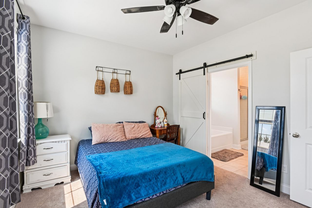 401 Stoneleigh Lane Photo 14