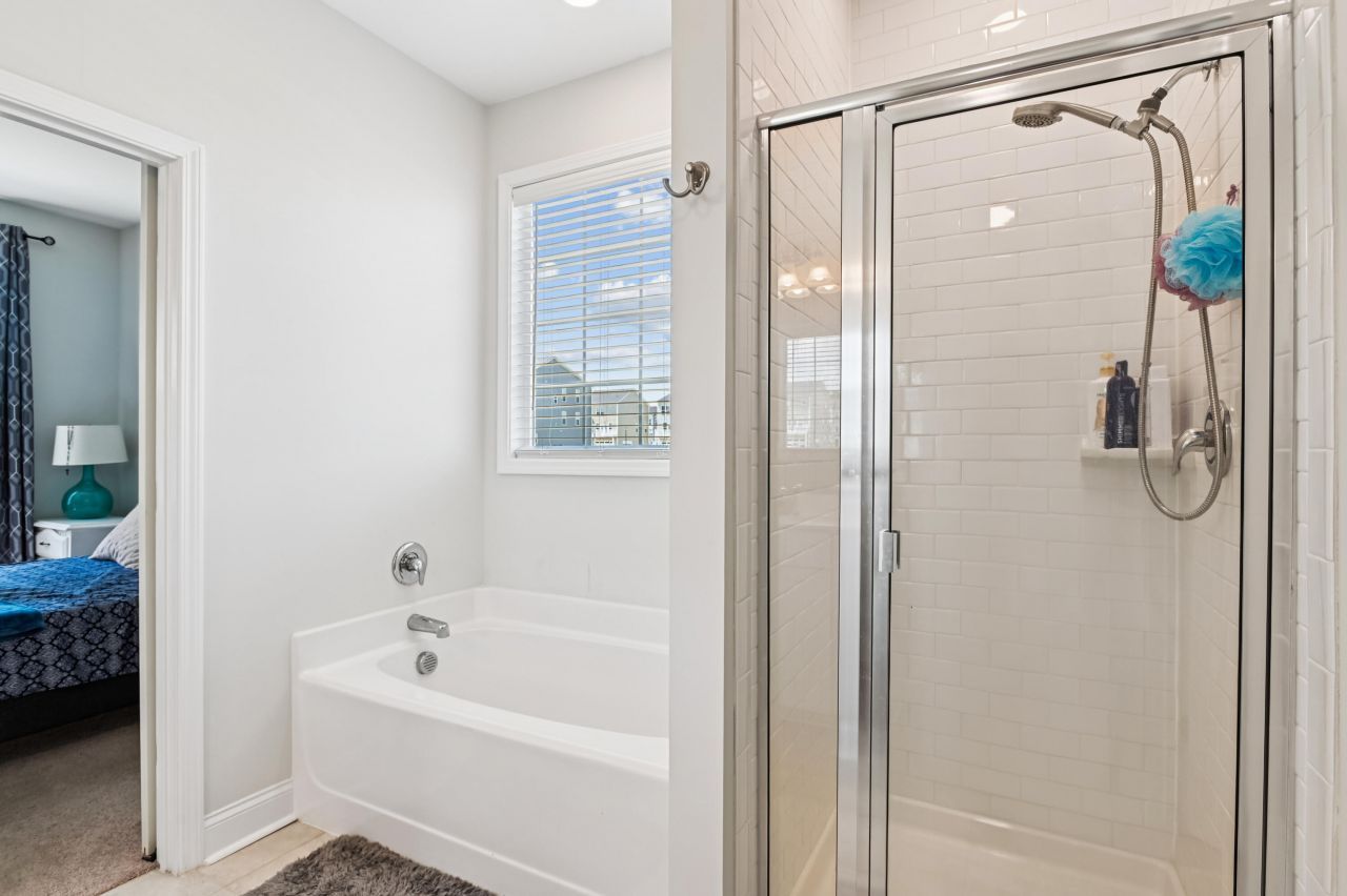 401 Stoneleigh Lane Photo 16