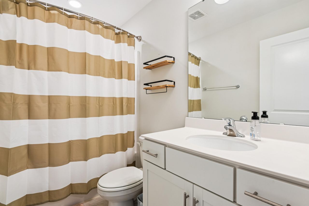 401 Stoneleigh Lane Photo 21