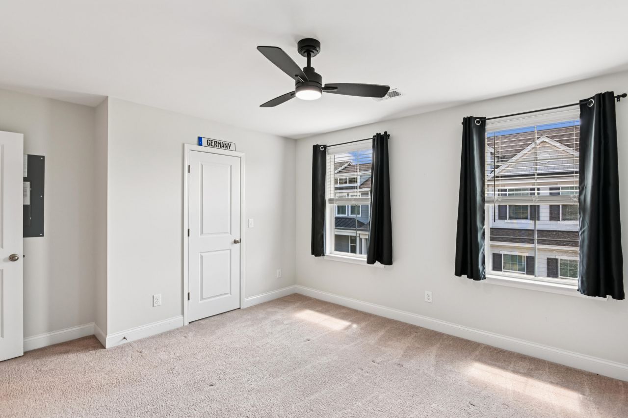 401 Stoneleigh Lane Photo 22