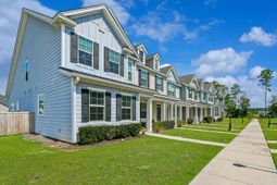 401 Stoneleigh Lane photo 4