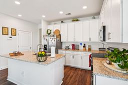 401 Stoneleigh Lane photo 4