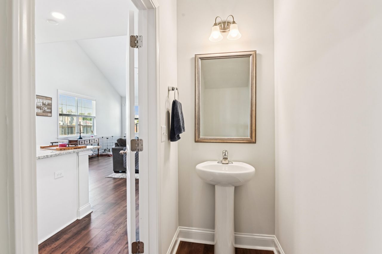 401 Stoneleigh Lane Photo 6