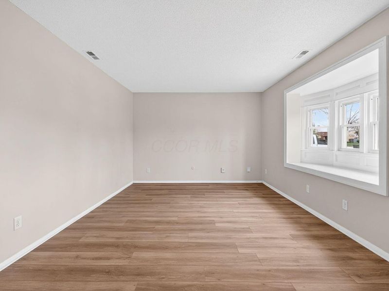 5882 Starcrest Drive , Galloway, OH 43119 Photo 2