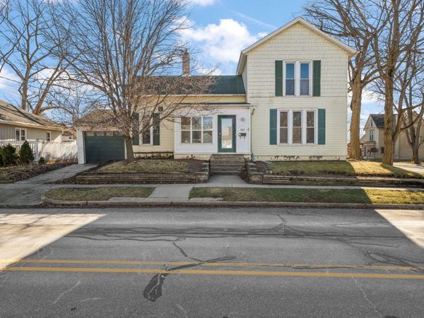 557 W Chicago Street , Valparaiso, IN 46385