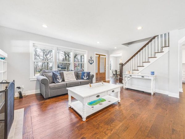 812 Van Slyke DRIVE, Fontana, WI 53125