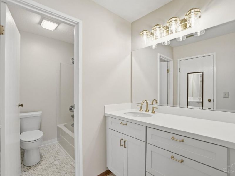 5160 Old Oak Trail, Unit 25, Delhi Twp, OH 45238 Photo 18