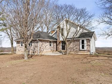 457 SW F Highway, Centerview, MO 64019