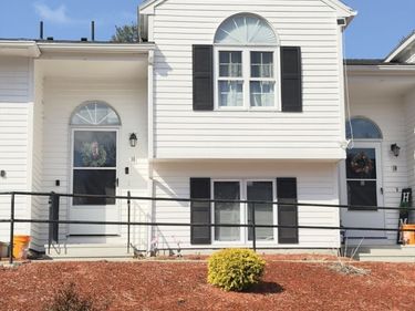 118 Riverview Pl, Unit D, Southbridge, MA 01550