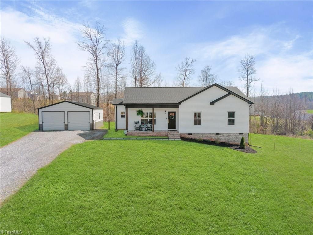 163 Four Andrews Drive, Harmony, NC 28634 Main Photo