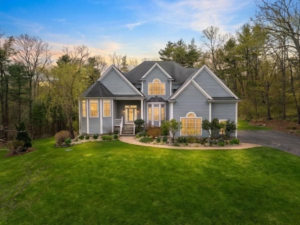 22 Mystic Valley Ln, Uxbridge, MA 01569