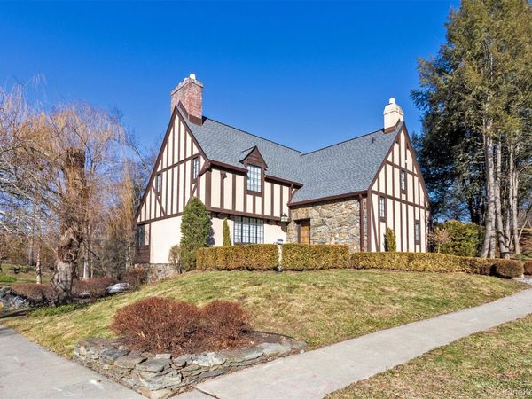 1 W Winding Road, Poughkeepsie, NY 12601