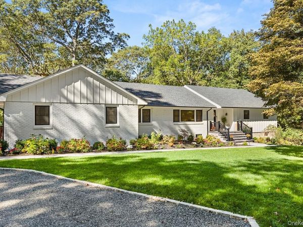 25 Pinoak Lane , Saint James, NY 11780