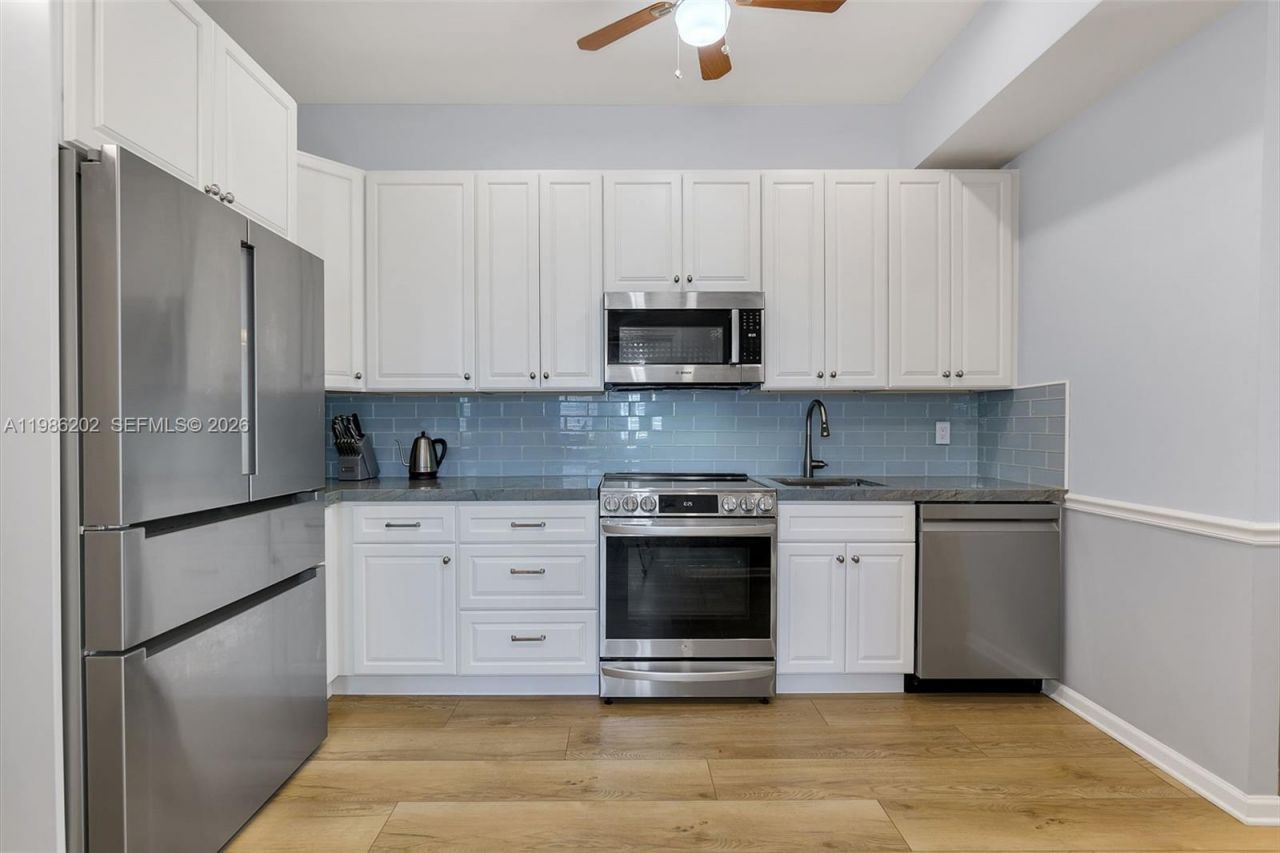 2870 Pine Tree Dr, Unit 3, Miami Beach, FL 33140 Photo