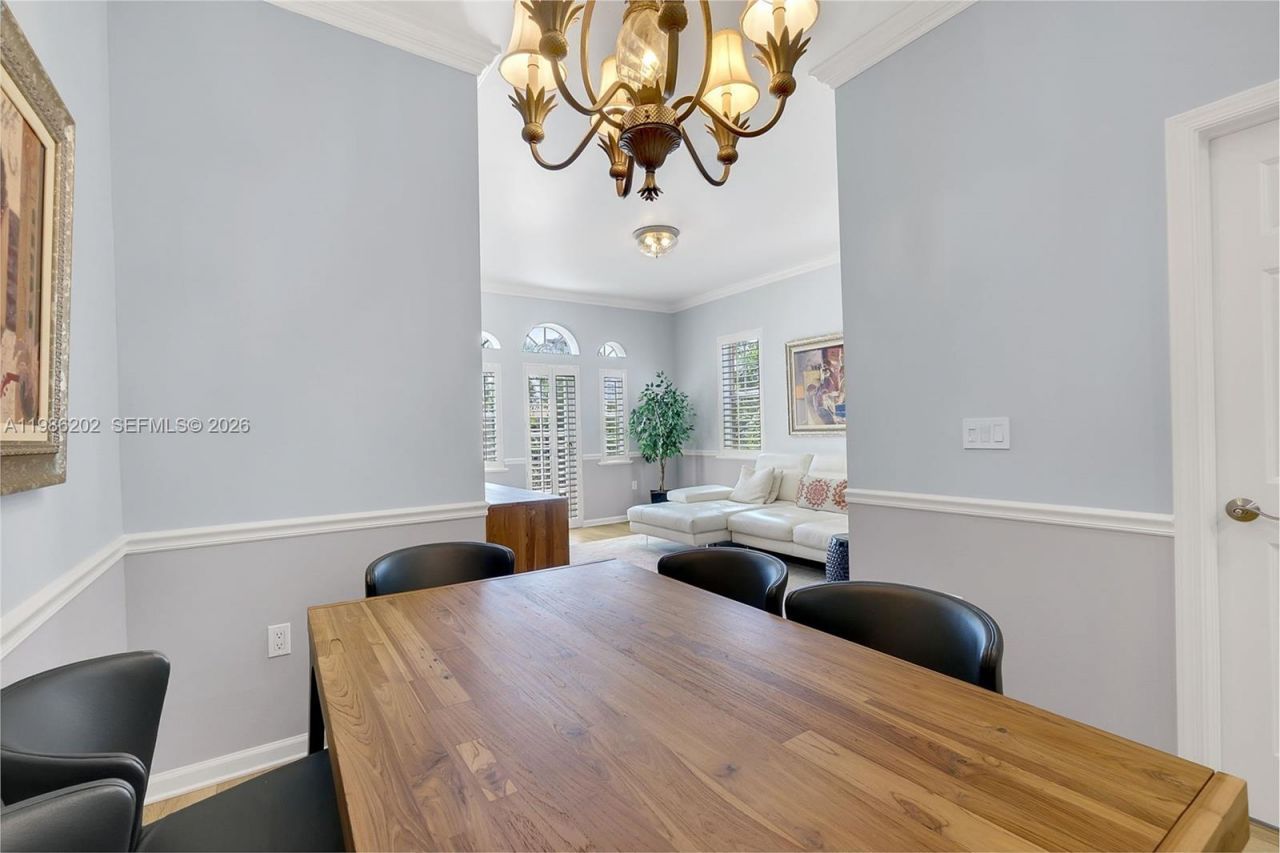 2870 Pine Tree Dr, Unit 3, Miami Beach, FL 33140 Photo