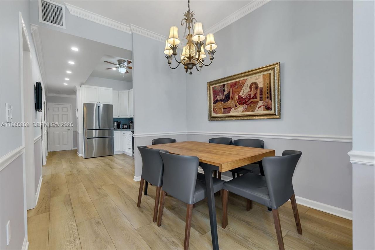 2870 Pine Tree Dr, Unit 3, Miami Beach, FL 33140 Photo